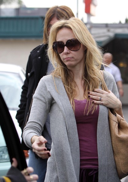 Miley+Cyrus+Family+Out+Lunch+-ghK1jIkOYVl.jpg